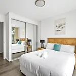 2Br Apt In Strathfield Sleeps 6