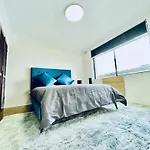 Private Sydney City View 1 Bed Apartment With Parking