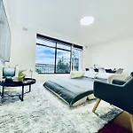 Private Sydney City View 1 Bed Apartment With Parking