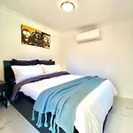 Lux 4Br Straithfield House Close 2 Airport/City