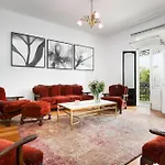 Boutique Studio Apartment In Heritage Home