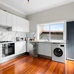 Huge Harbour View Apartment In Historic Home