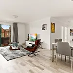 Classy 2-Bed Apartment By Prince Alfred Park