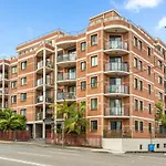 Classy 2-Bed Apartment By Prince Alfred Park
