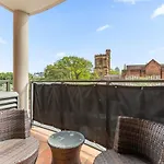 Classy 2-Bed Apartment By Prince Alfred Park