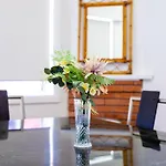 Comfy Family Home @ Kingsgrove Sleeps 7 With 2 Bathrooms & Parking