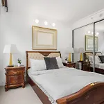 Spacious & Comfy Apt For 6 Next To Darling Harbour