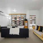 Spacious & Comfy Apt For 6 Next To Darling Harbour