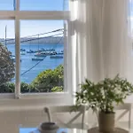 Luxe-Coastal Balmoral Beachfront Apartment