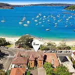 Luxe-Coastal Balmoral Beachfront Apartment