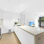 2Br Apartment In Heart Of Burwood