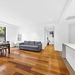 2Br Apartment In Heart Of Burwood