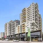 2Br Apartment In Heart Of Burwood