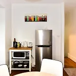 Sunny Apartment In Surry Hills