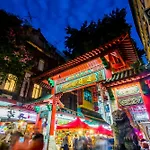 Vintage Charm Oasis - Cbd Living With Parking