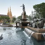 Vintage Charm Oasis - Cbd Living With Parking