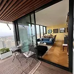 Sydney Cosmopolitan Cbd Apartment