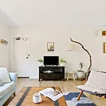 \'Kangaroo Corner\' Coastal Charm & Midcentury Flair