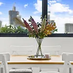 Waterfront Modern 2B2B Apt@Marina Square