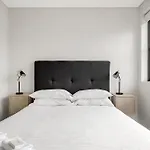 Stylish 1Br Apartment With Skylight Near Bondi Beach