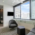 Modern 1Br Top-Level Unit With Keypad Entry In Bondi