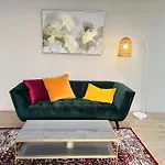 Fabulous 2 Bedroom Apartment, Secured Free Parking
