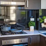 Parramatta New 2Bedroom Apt Close To Trainshoping