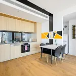 Stunning New 2 Bedrooms Apt Shopping & Parking