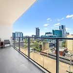 Stunning New 2 Bedrooms Apt Shopping & Parking