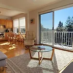 Watch The Sunrise Over Coogee 2 Bedrooms+Garage