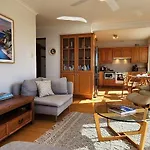 Watch The Sunrise Over Coogee 2 Bedrooms+Garage