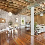 New York-Style Loft In Sydney Cbd With City Views