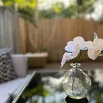 Beautiful 1 Bedroom Unit 1 Block From Coogee Beach