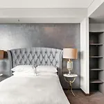 Elegant 1-Bed By Riverside Park & Amenities