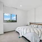 Luxury Waterfront 2 Bed Near Olympic Park & Parra