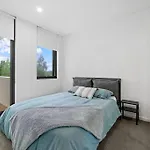 Luxury Waterfront 2 Bed Near Olympic Park & Parra