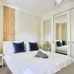 Ideal 3 Bedroom House In Chippendale With 2 E-Bikes Included
