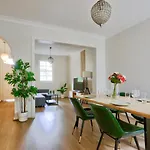 Ideal 3 Bedroom House In Chippendale With 2 E-Bikes Included