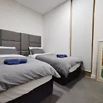 Sydney Olympic Park Modern 3 Bedroom With Pool & Free Parking
