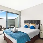 Convenient 4Br With Private Pool Close To Airport