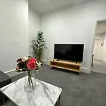 Remarkable 2 Bedroom House At The Centre Of Darlinghurst