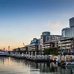 A Modern & Stylish Studio Next To Darling Harbour
