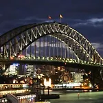 A Stylish & Bright Suite Next To Darling Harbour