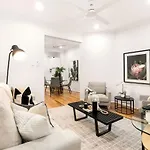 Comfy Darlinghurst Retreat