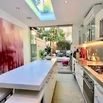 3 Storey House Walk To Fox Studios Scg & City