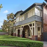 Falcon Lodge