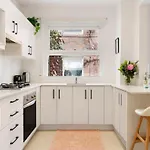Bondi Breeze Apartment