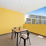 Aircabin - Mascot - Walk To Station - 2 Beds Apt