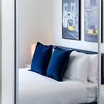 Aircabin - Mascot - Walk To Station - 2 Beds Apt