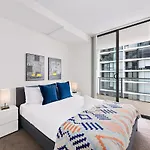 Aircabin - Mascot - Walk To Station - 2 Beds Apt
